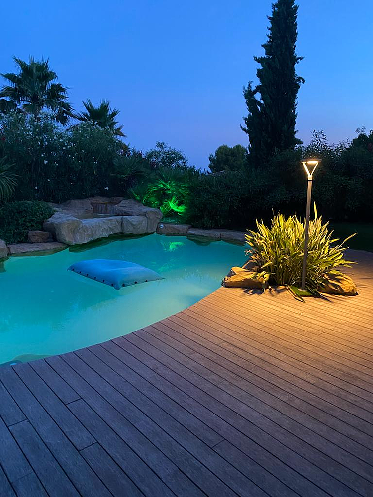 Lampadaire solaire 3000°K